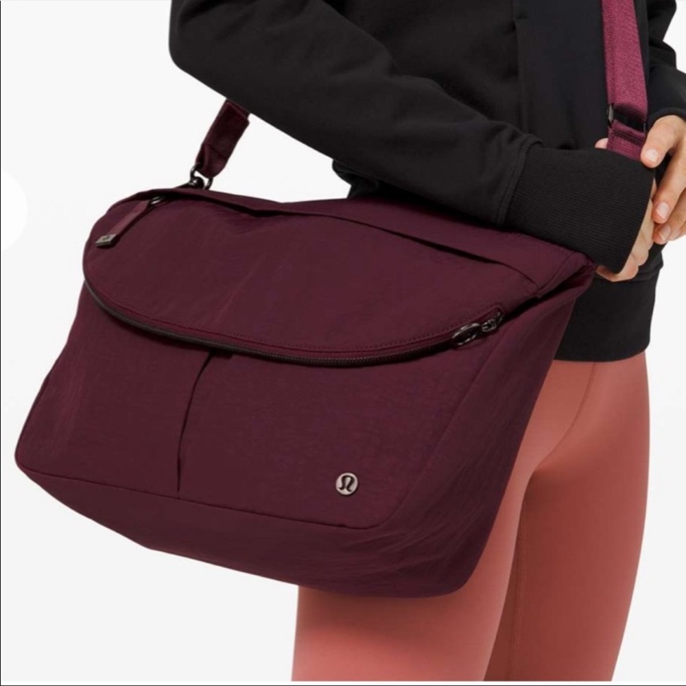 Lululemon All Night Festival Bag ~ Large
Cassis~ 10L ~ 13.4" x 5.1" x 11"